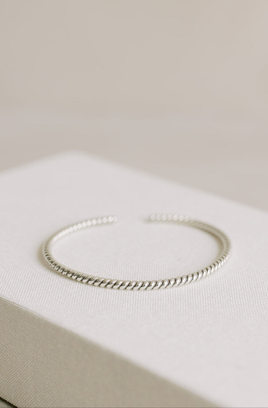 The Classic Heritage Twist: Silver